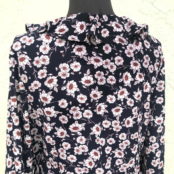Everleigh floral blouse crossover wrap style women’s size large top - Picture 4 of 13